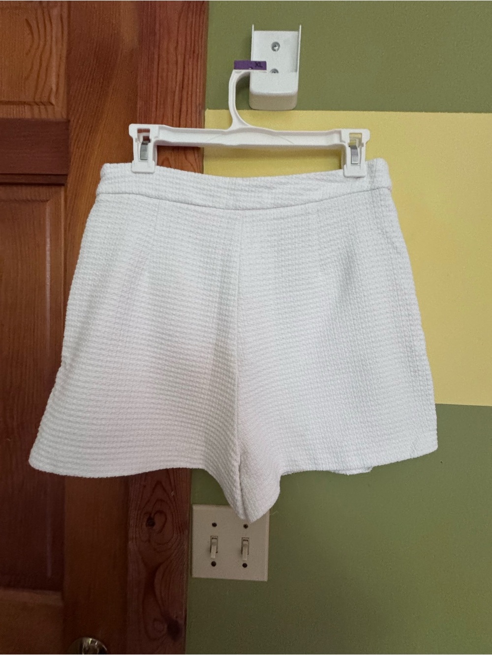 White Textured Button-Front Mini Skort - Picture 2 of 6